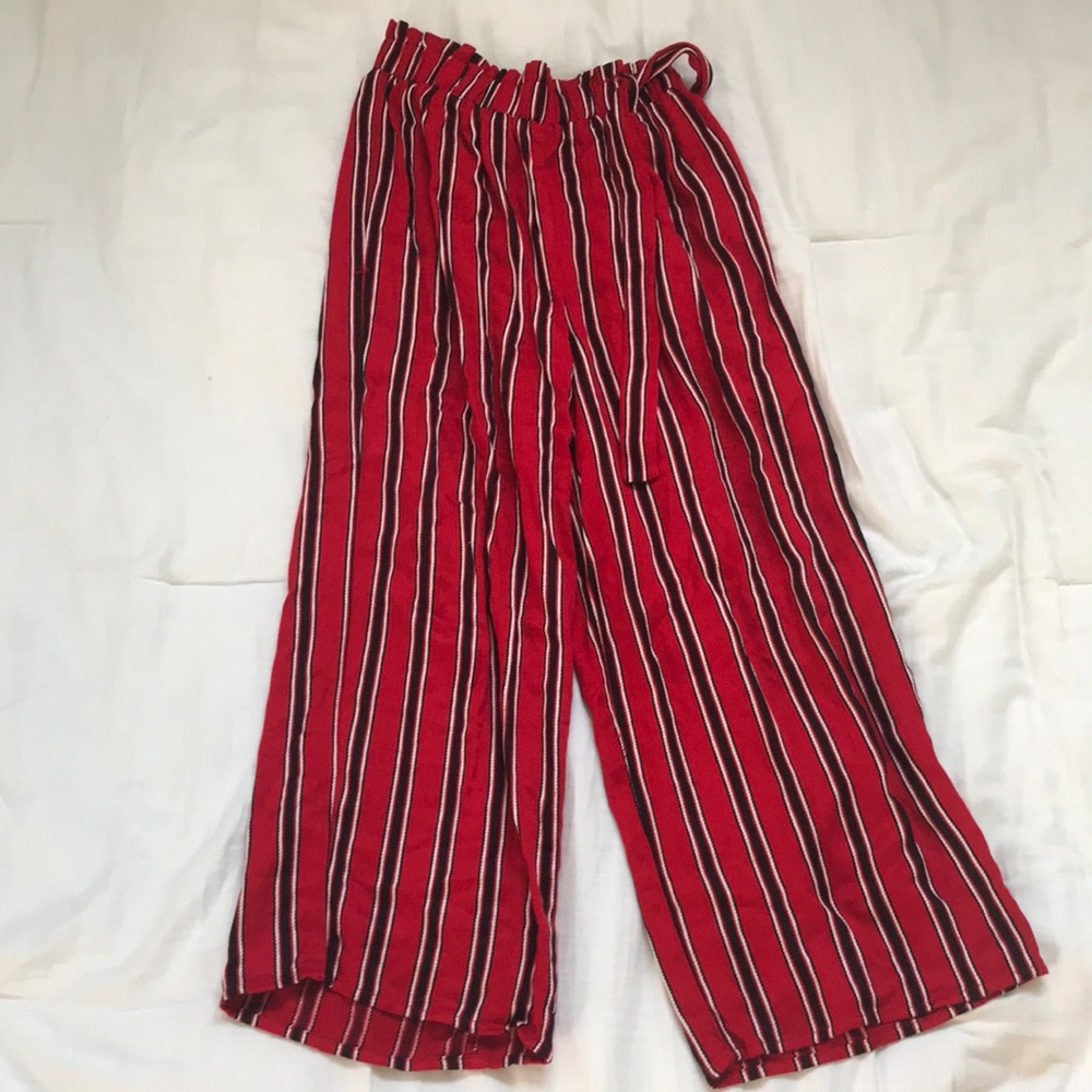 Striped pants, art class